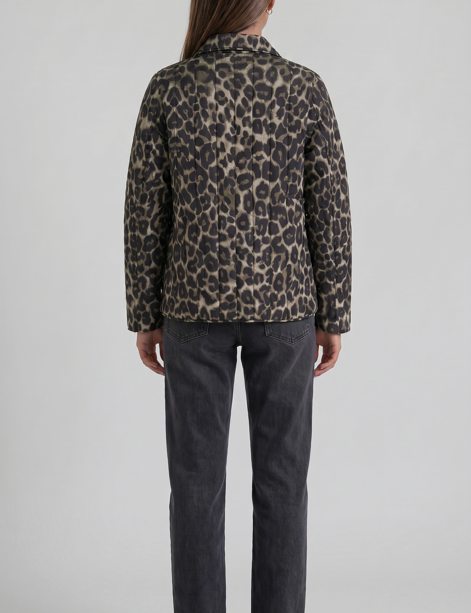 magnific_fullbody-back-view-of-the_62y09UKiJO.png