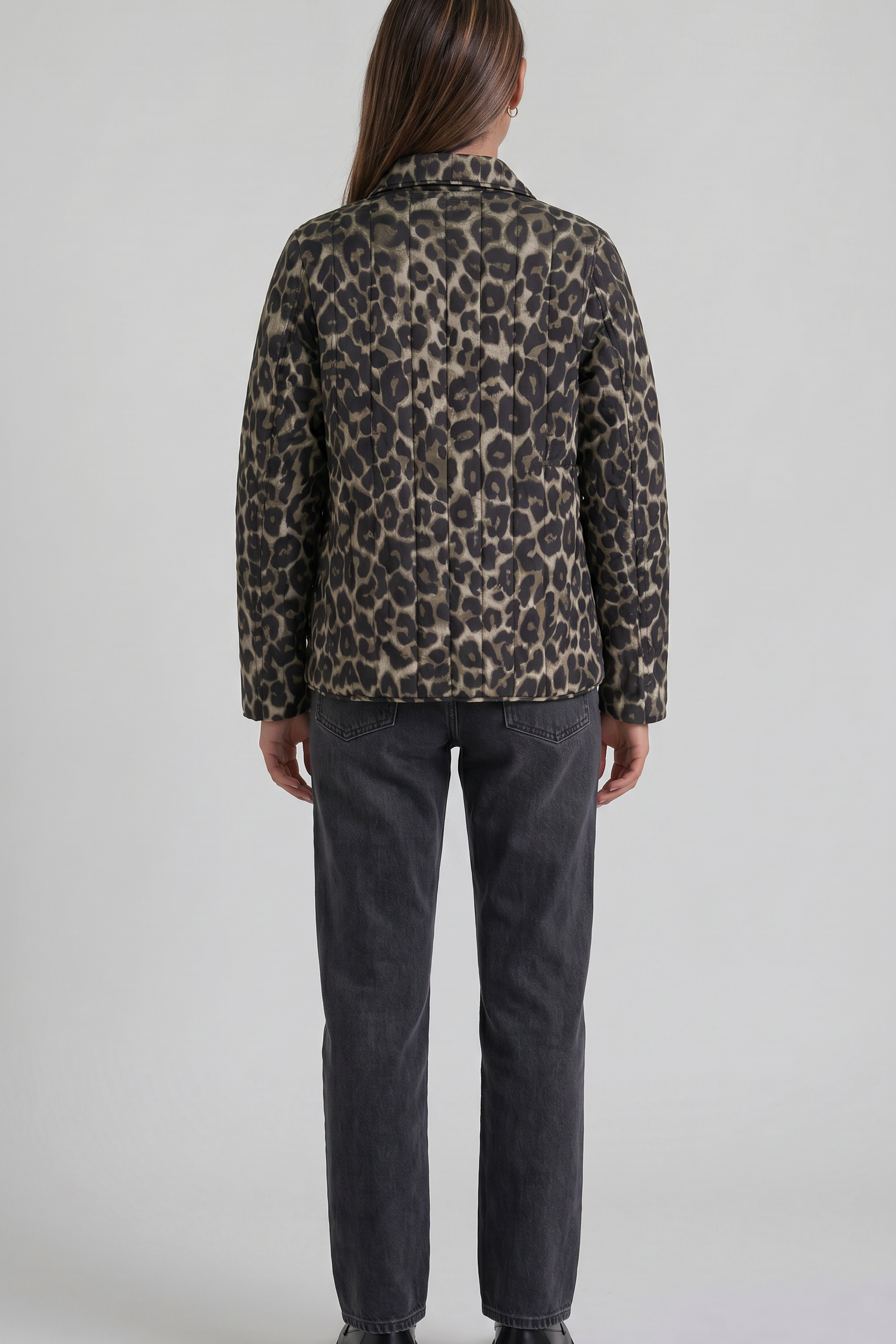 magnific_fullbody-back-view-of-the_62y09UKiJO.png
